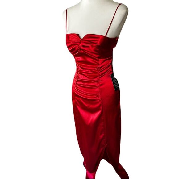NWT Roberta Bridal Red Satin Column Gown | Size 3/4 - Picture 4 of 10